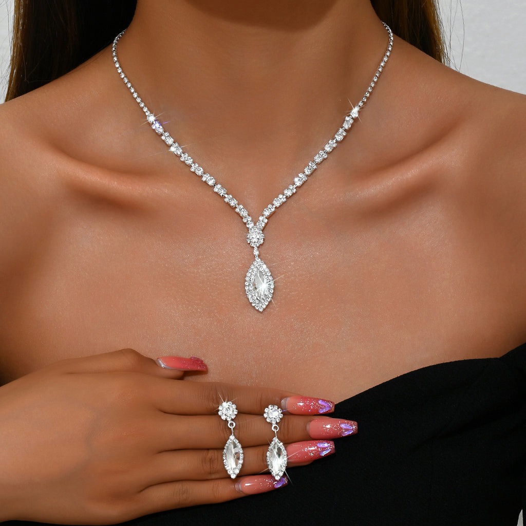 Teardrop Rhinestone Necklace and Earrings Set, Claw Chain Design — detail close-up