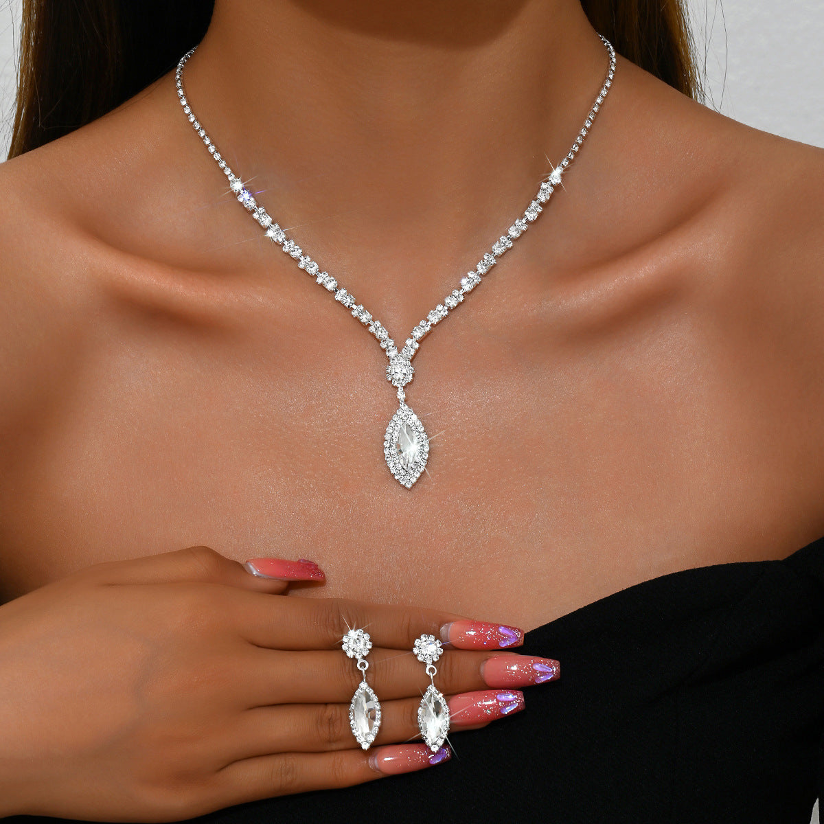 Teardrop Rhinestone Necklace and Earrings Set, Claw Chain Design — detail close-up