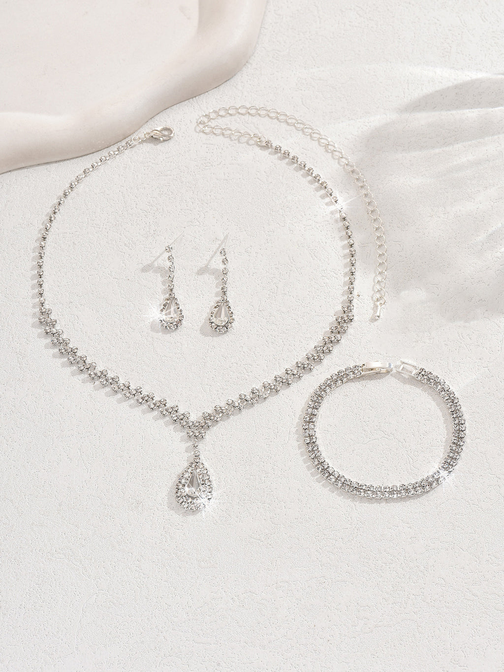 Teardrop Rhinestone Jewelry Set for Women, Claw-Chain Necklace — finish detail