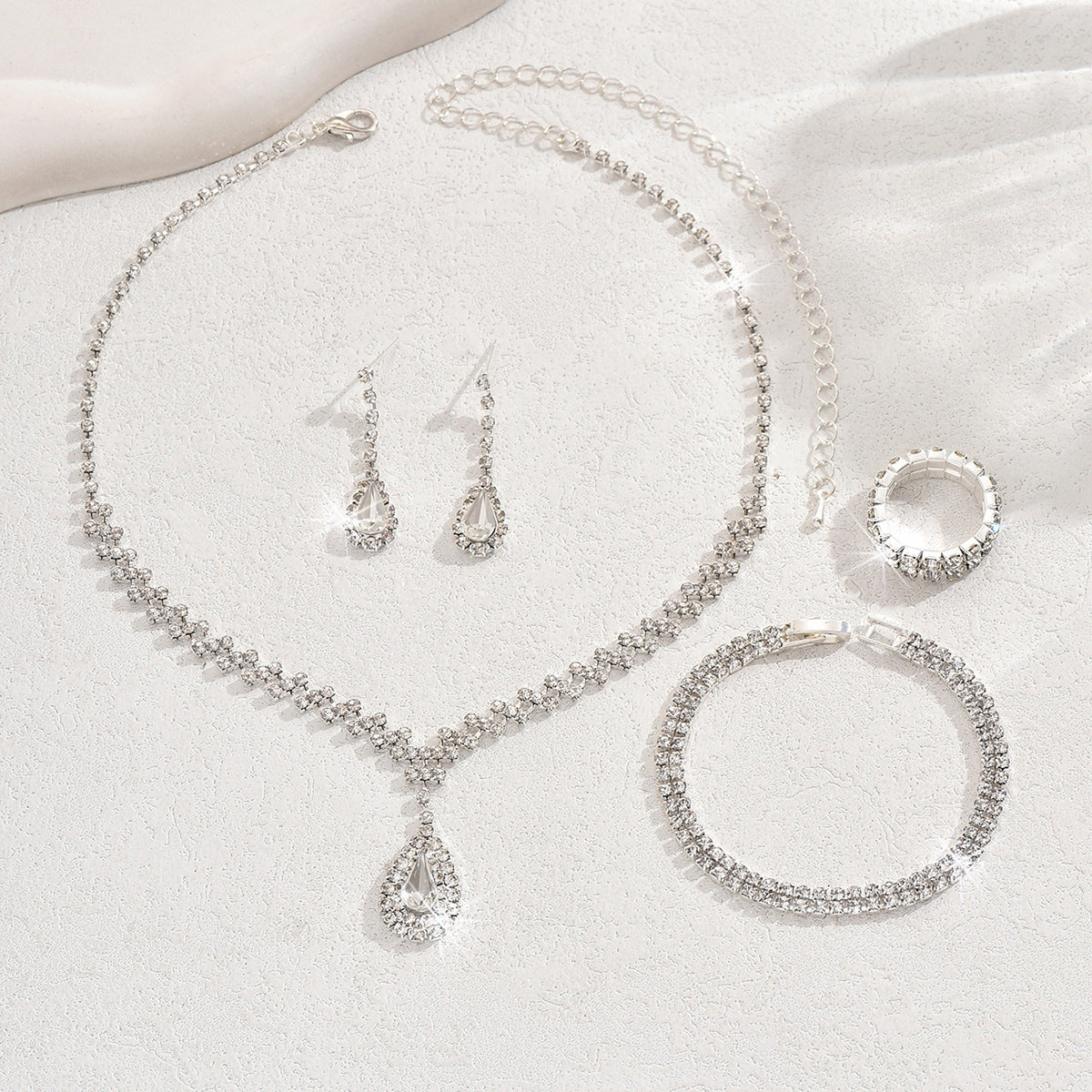 Teardrop Rhinestone Jewelry Set for Women, Claw-Chain Necklace — detail close-up