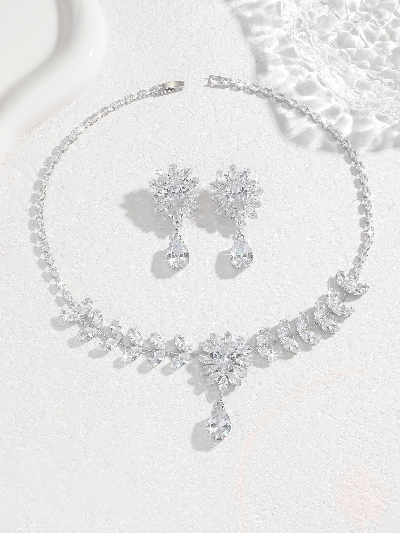 Bridal Zircon Necklace and Earrings Set – Teardrop and Leaf Rhinestone Design