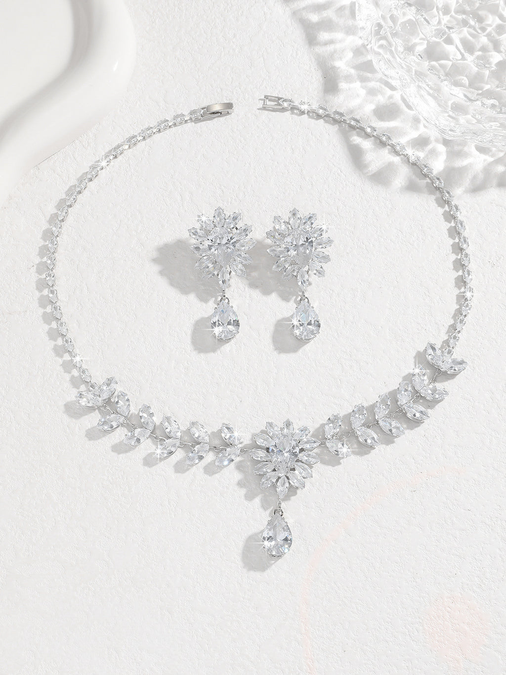 Bridal Zircon Jewelry Set, Teardrop and Leaf Rhinestone Necklace with Earrings — finish detail