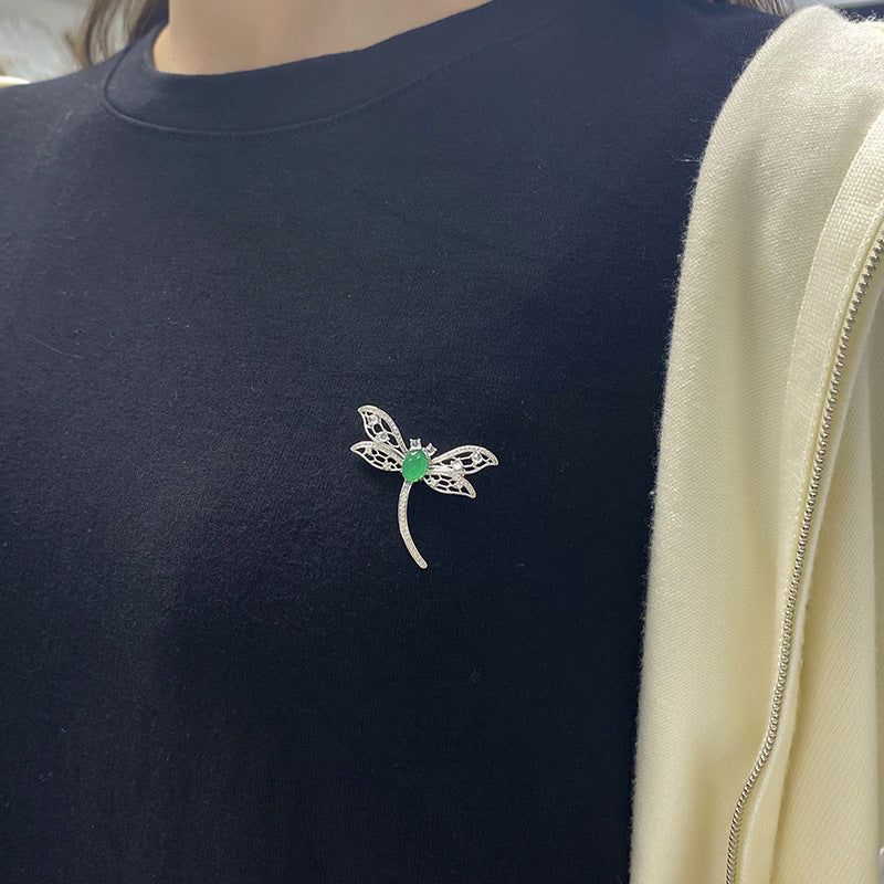 Sterling Silver Dragonfly Brooch With 8 x 6 mm Green Chrysoprase Cabochon, Platinum-Plated — detail close-up