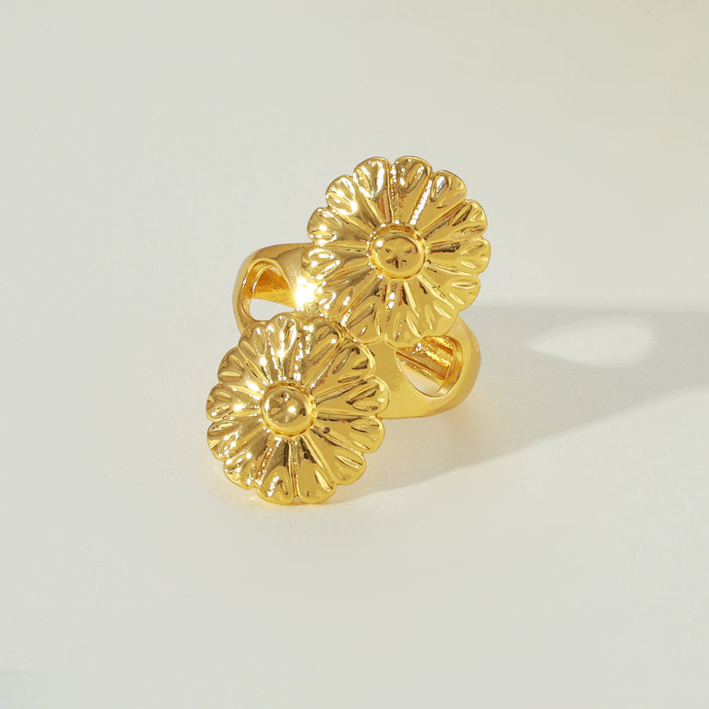 Hollow Flower Open Ring for Women, Irregular Heart-Shaped Band — finish detail