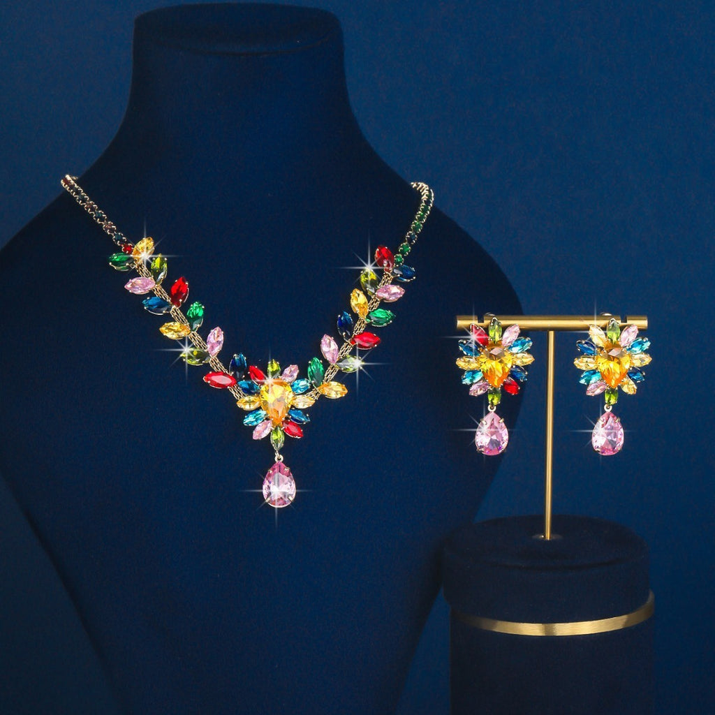 Bridal Zircon Jewelry Set, Teardrop and Leaf Rhinestone Necklace with Earrings — detail close-up